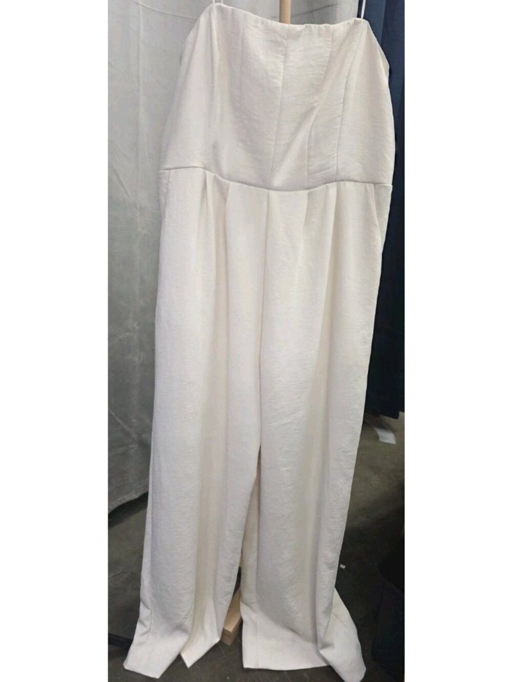A New Day XL Ivory Wide Leg Jumpsuit Sleeveless Adjustable Straps. WL357